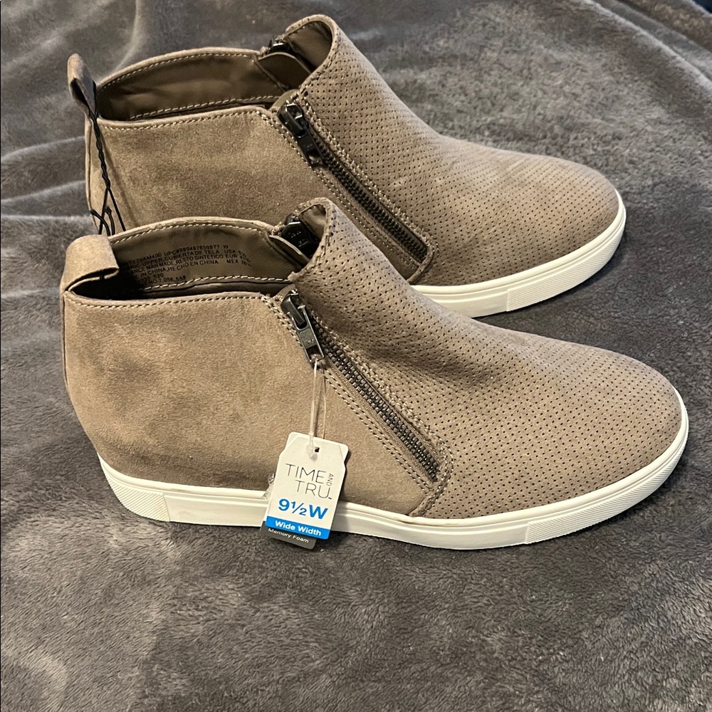 Time and Tru Women's Taupe Sneakers